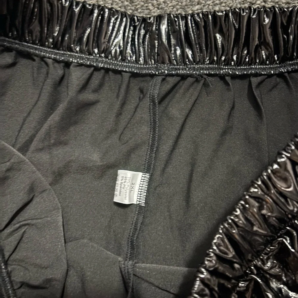 Shiny PVC Black Pants - Picture 4 of 5